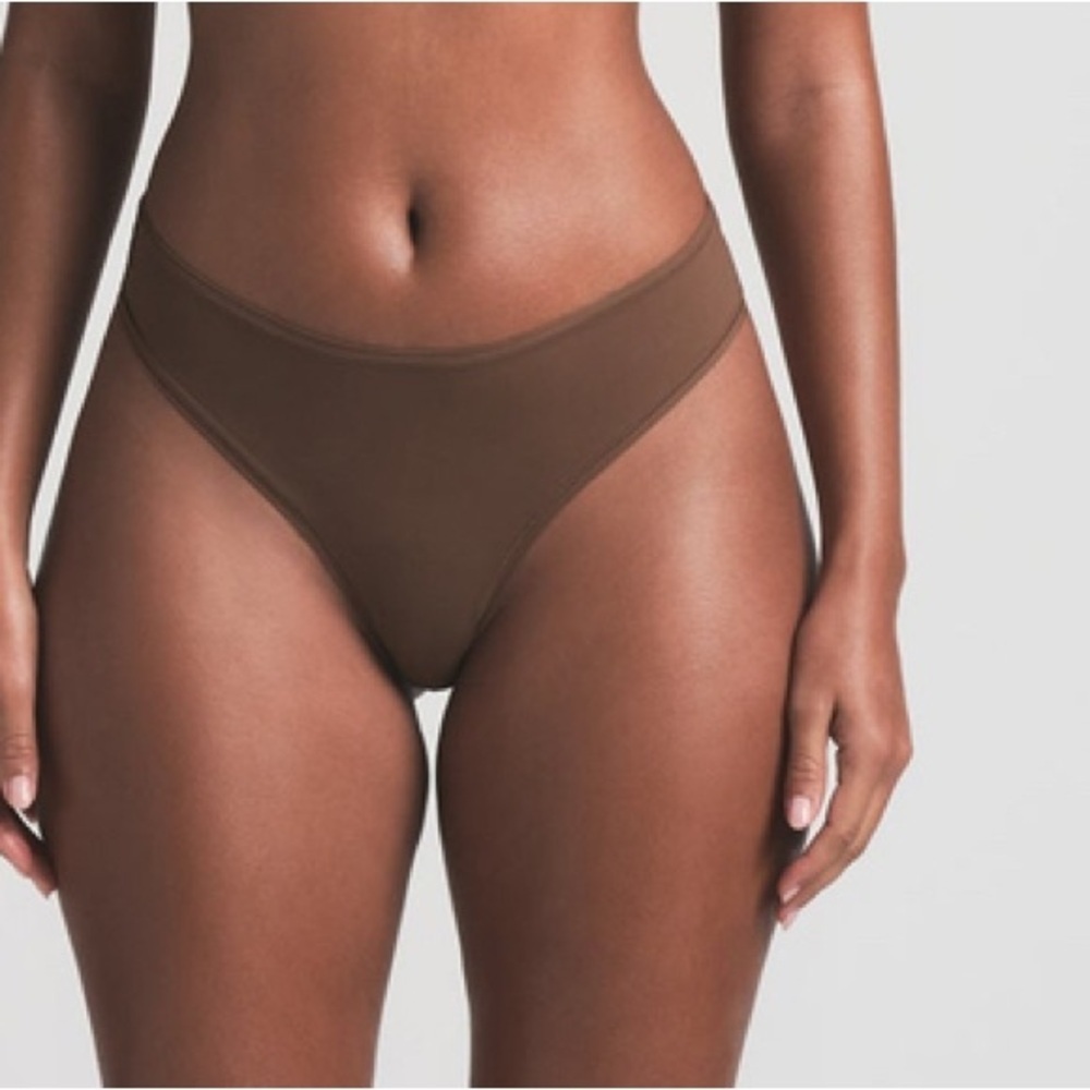 Skims Shine Oxide Thong Size 3X